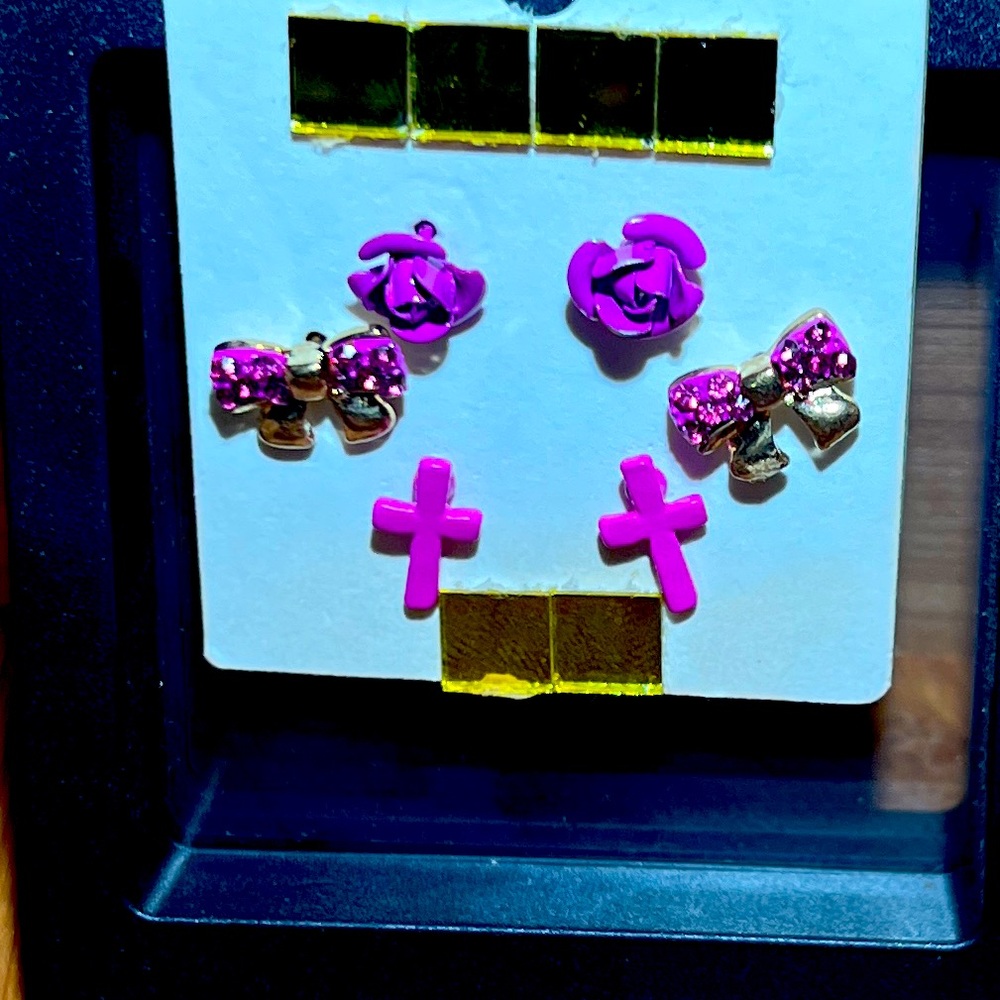 3 Pairs of Studs in Boysenberry and Gold